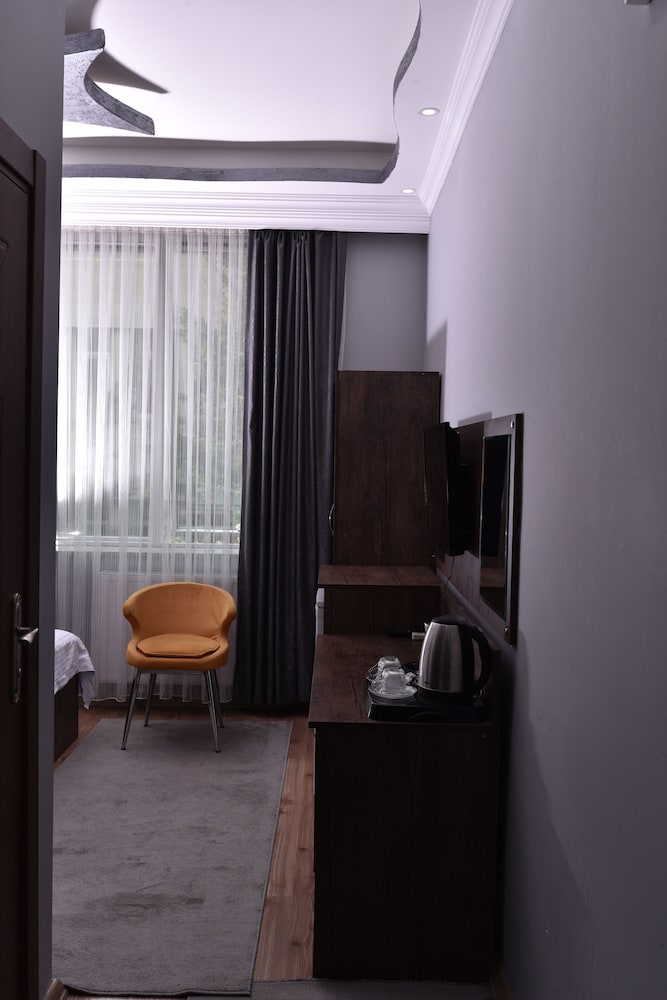 Rays Hotel 46/54