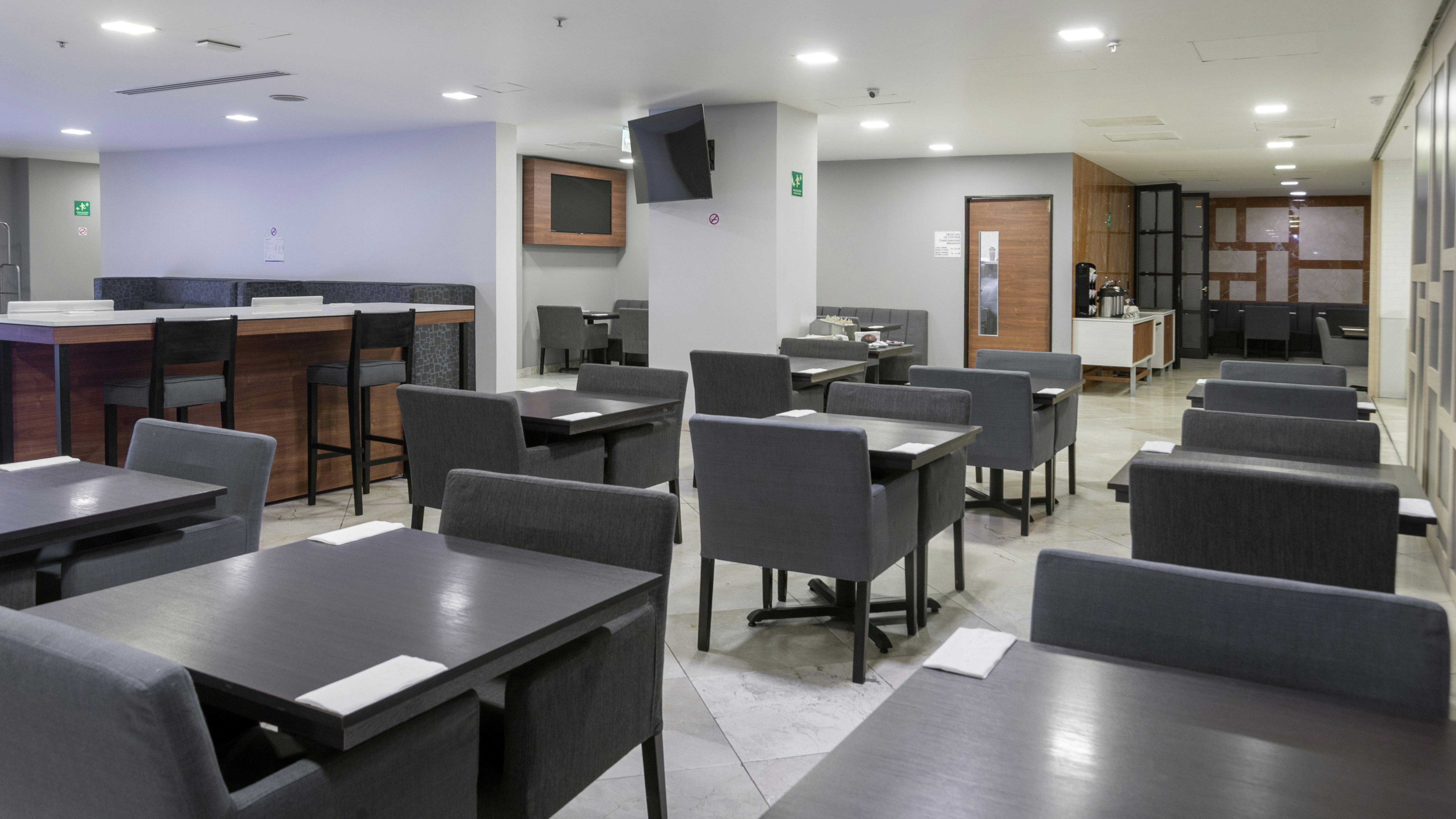 Holiday Inn Express Mexico Santa Fe 36/50