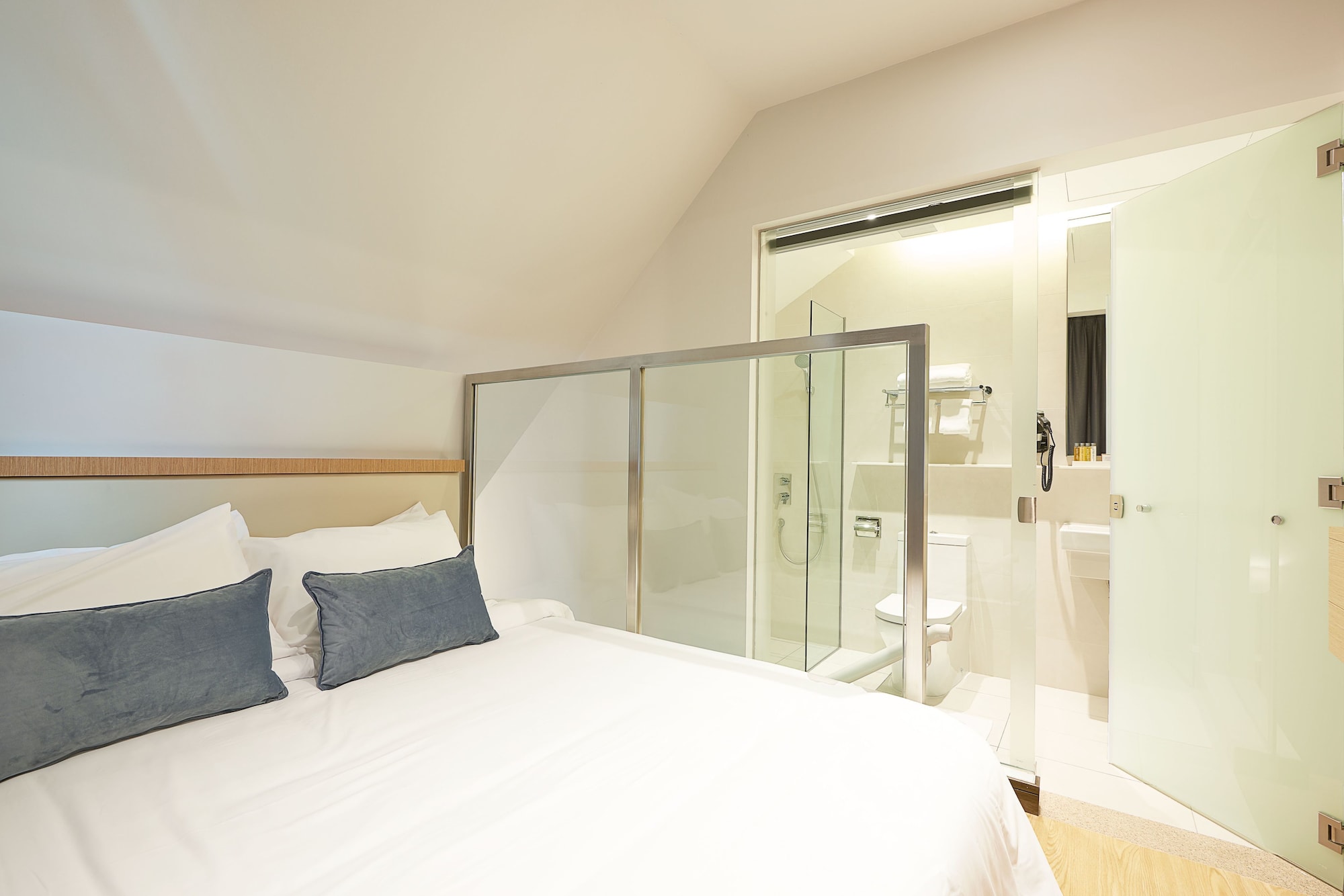 LOFT, SUITE