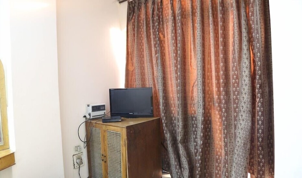 Hotel Delhi Regency 55/63