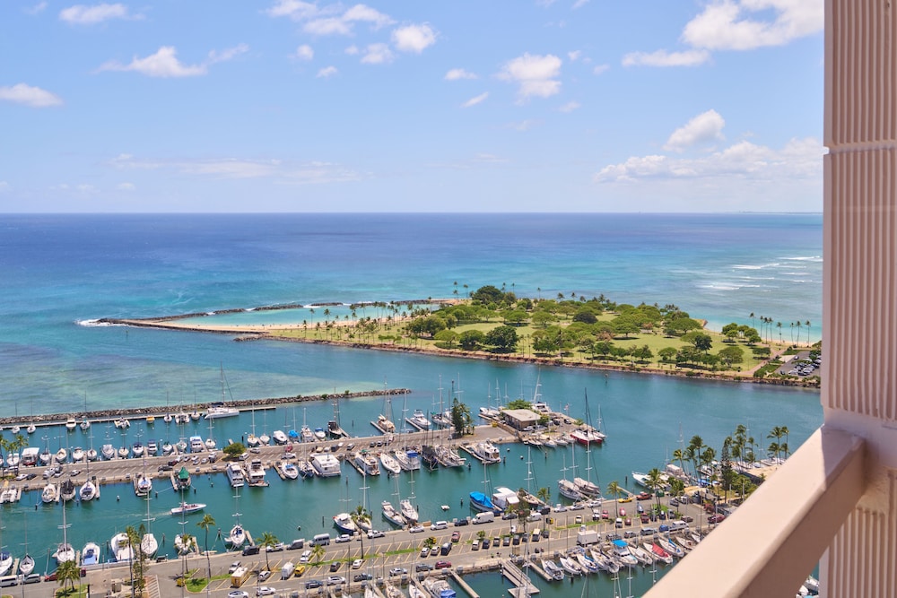 Prince Waikiki 66/69