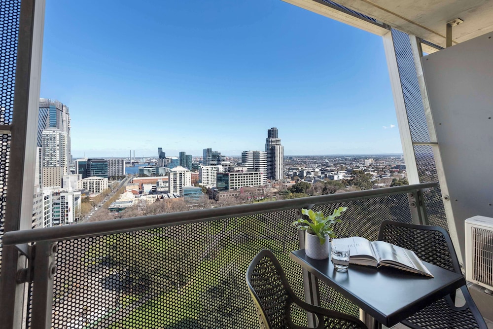 Oaks Melbourne on William Suites 21/50