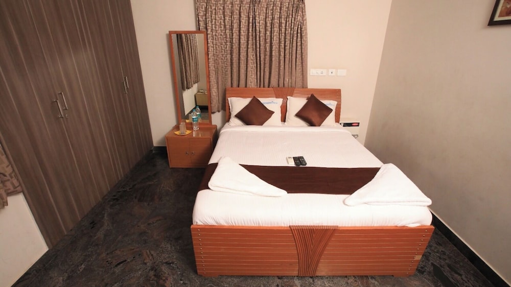 R-Hotels Rithikha Inn Porur 9/17