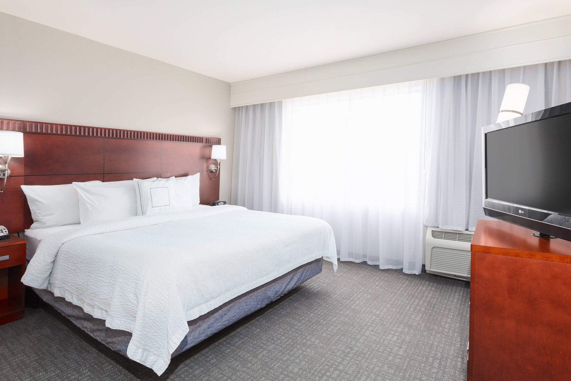 ROOM, KING BED, SOFA