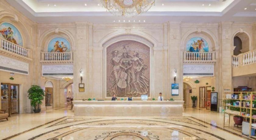 Vienna International Hotel (Shenzhen North Railway Station) 8/54