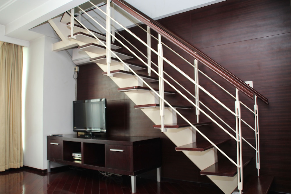 World Union Service Apartment Cosmo 66/72