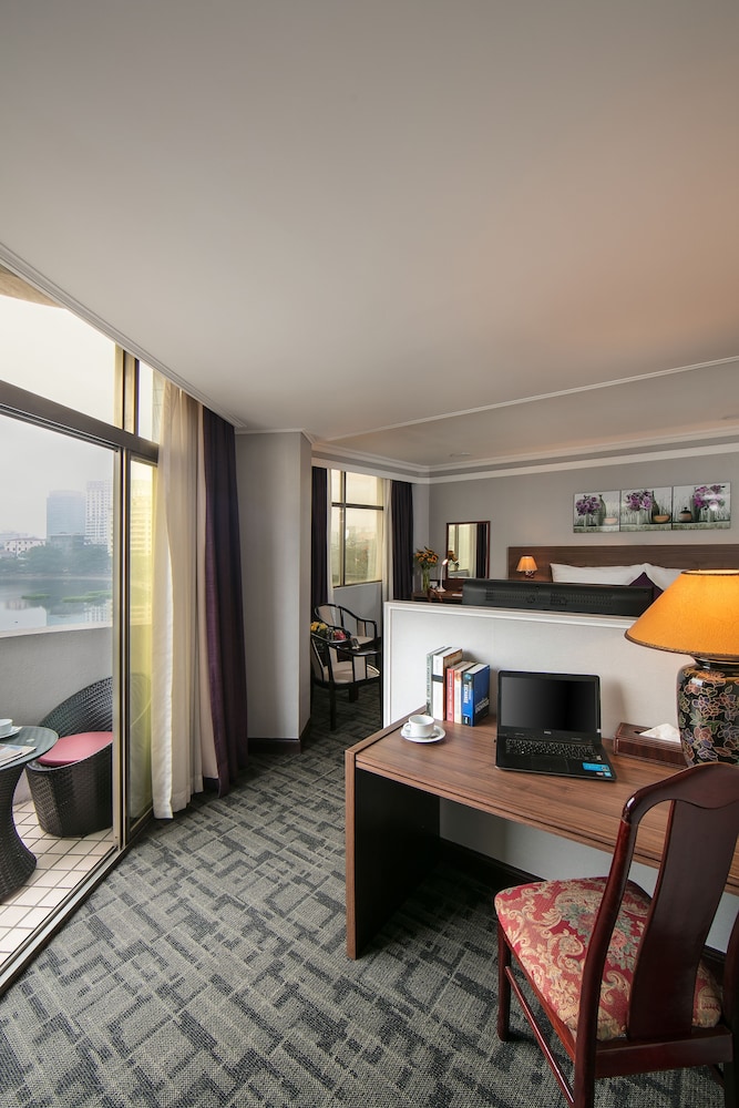 Lake Side Hotel 42/63