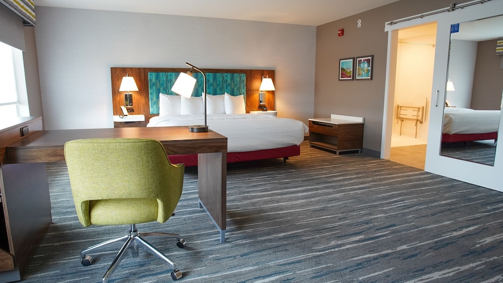 Hampton Inn Suites St Clairsville 25/32