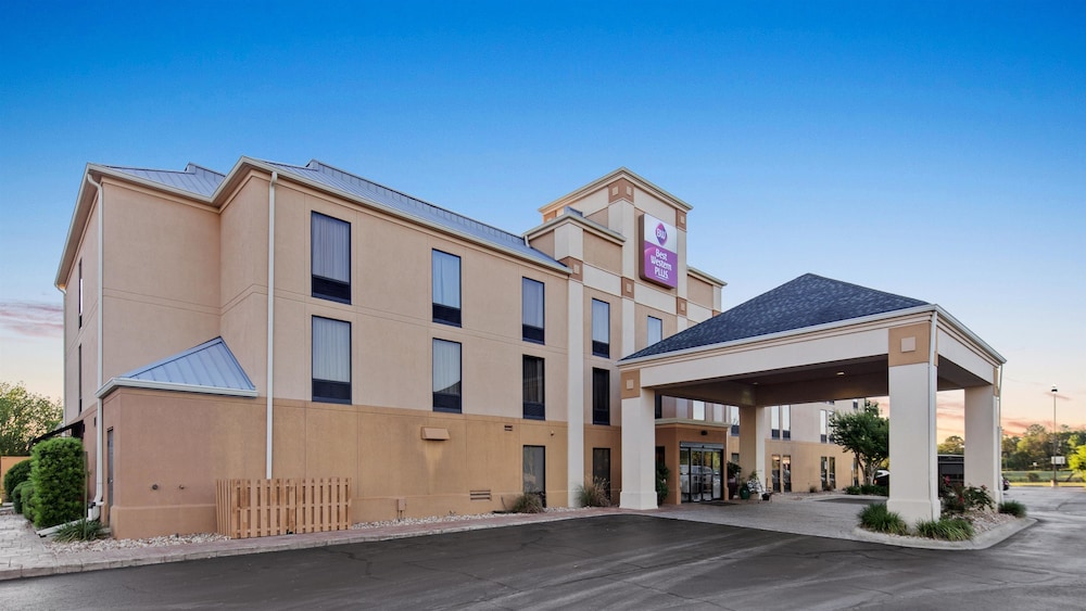 Best Western Plus Madison Inn 3/53
