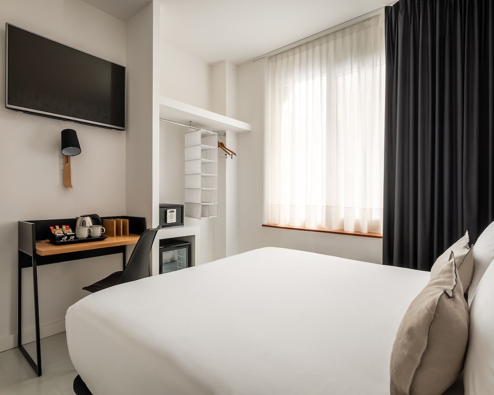 Cosmov Bilbao Hotel** 22/63
