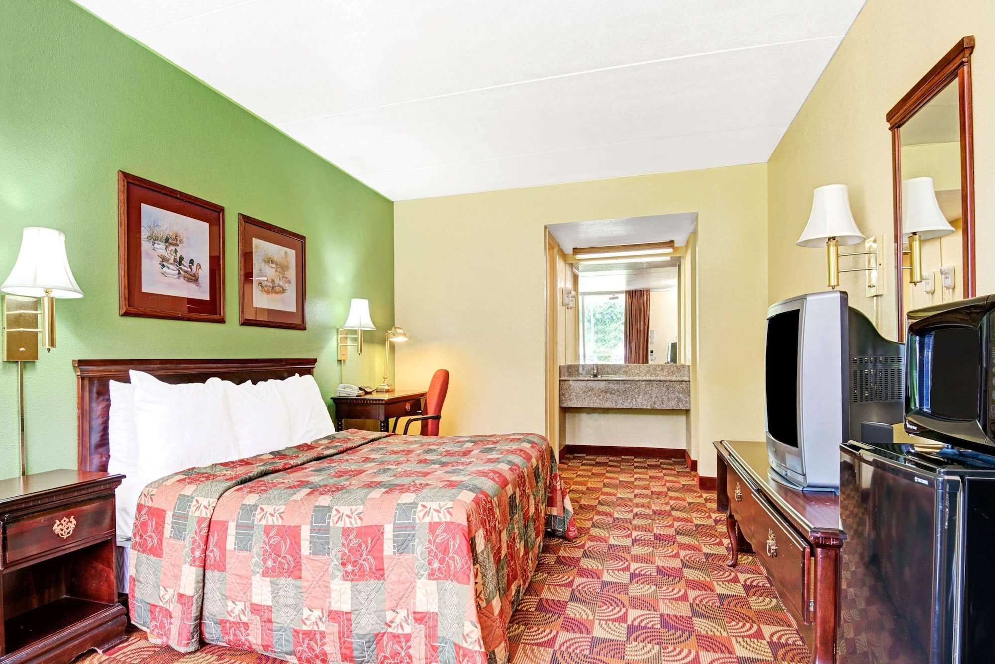 Room, Queen Bed, Smoking