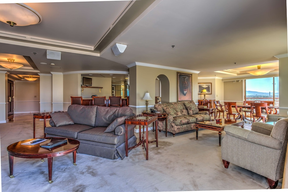 Embassy Suites By Hilton Convention Center Las Vegas 34/74