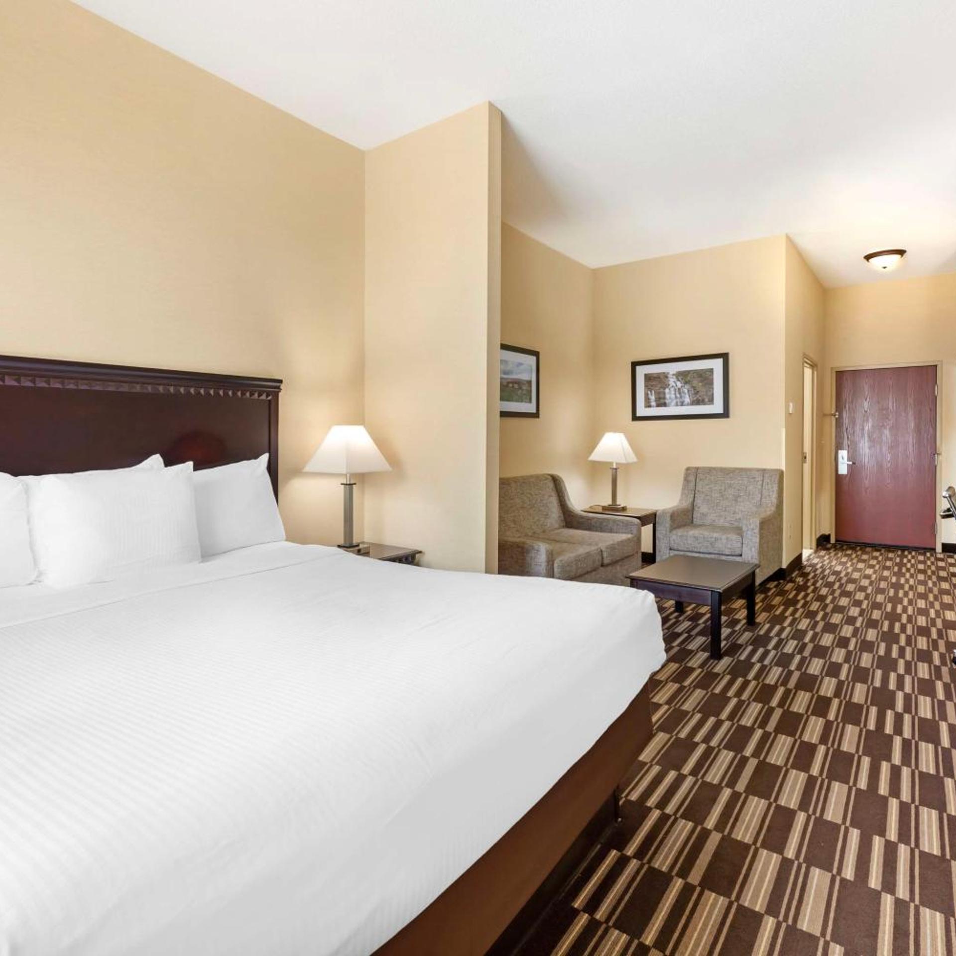 Suite, King Bed, Accessible
