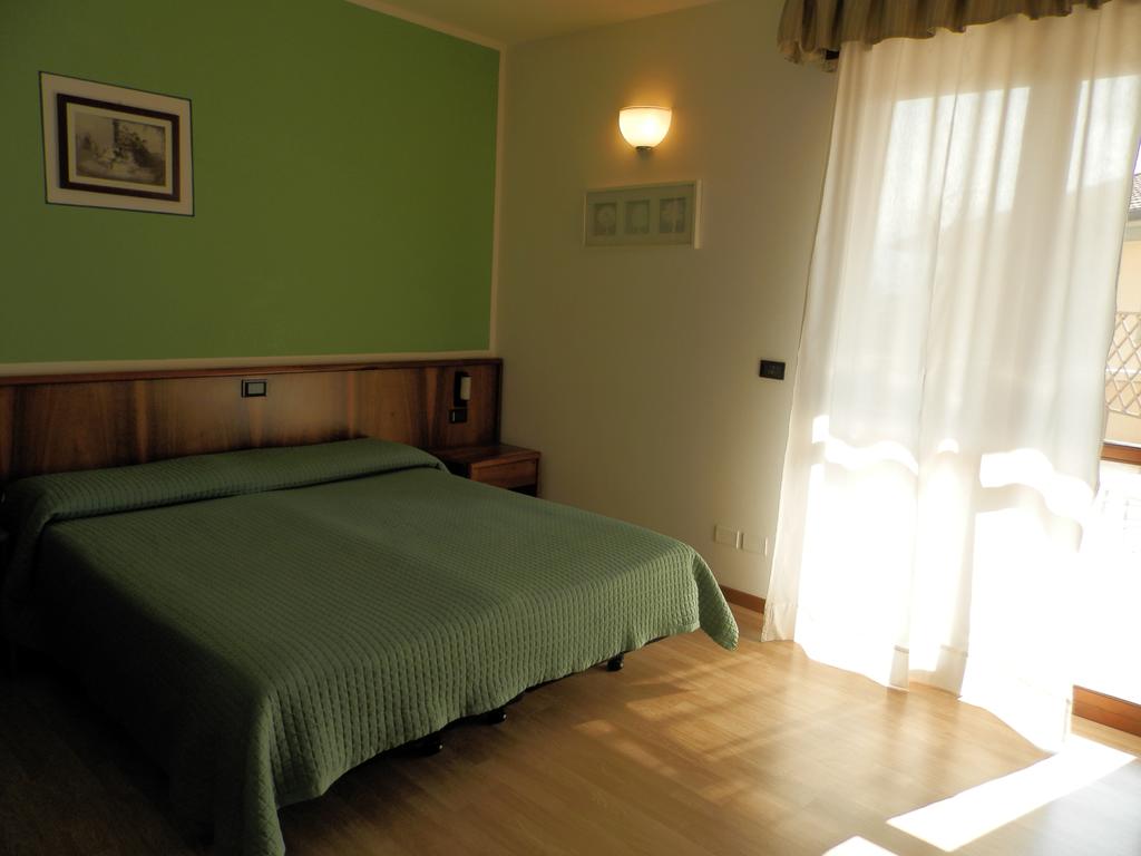 Hotel Continental Lovere 12/32