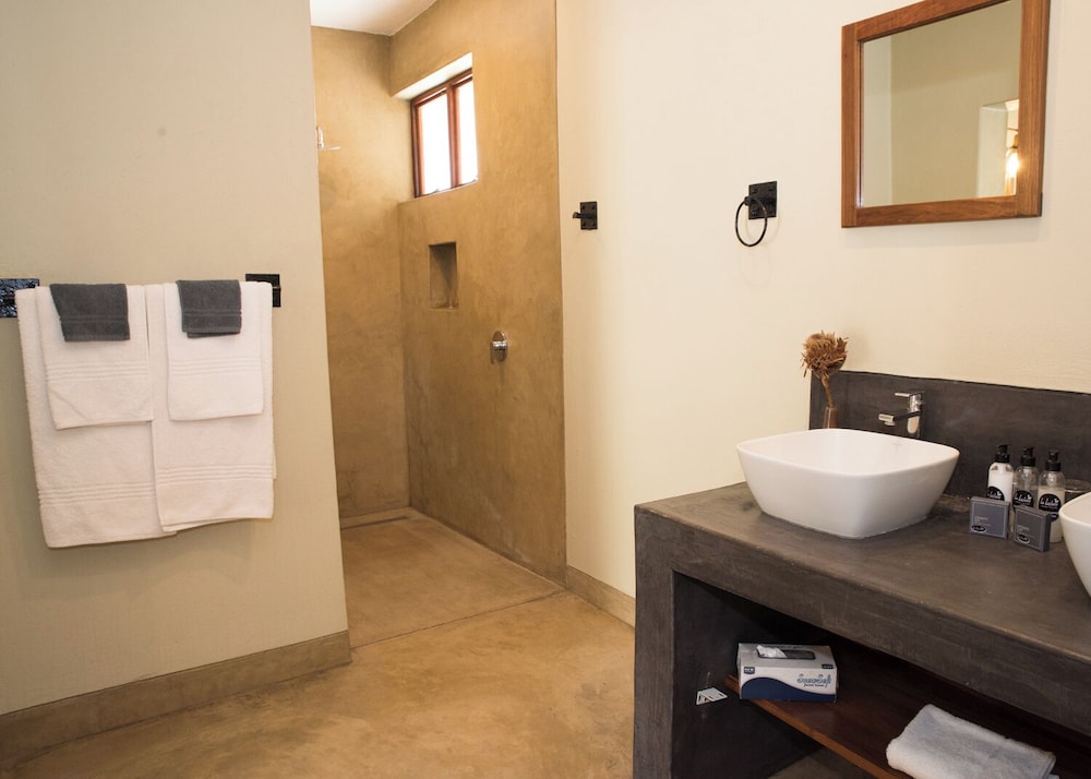 La Lechere Guest House 48/50