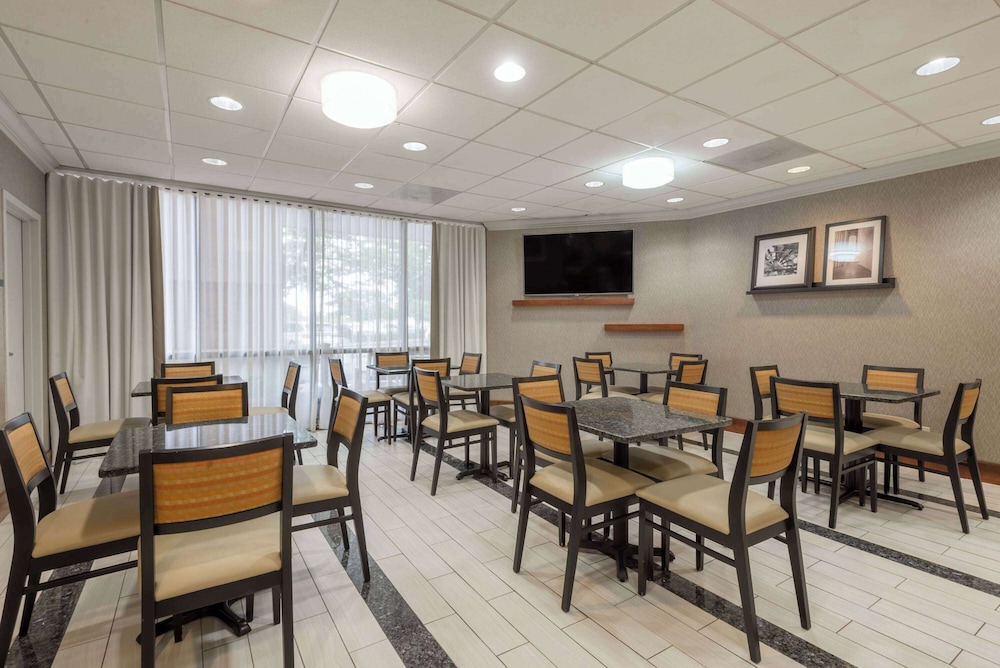 Wingate by Wyndham Springfield 50/60