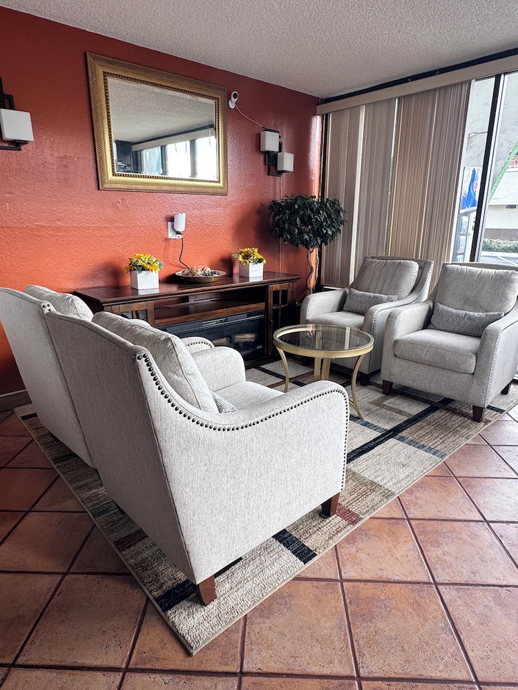 Granada Inn 13/67