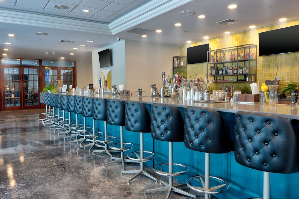 The Barrymore Hotel Tampa River Walk Formerly Howard Johnson Plaza Tampa Downtown 52/60