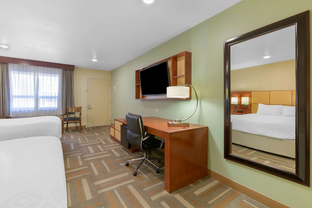 Best Western Plus Clocktower Inn 25/25