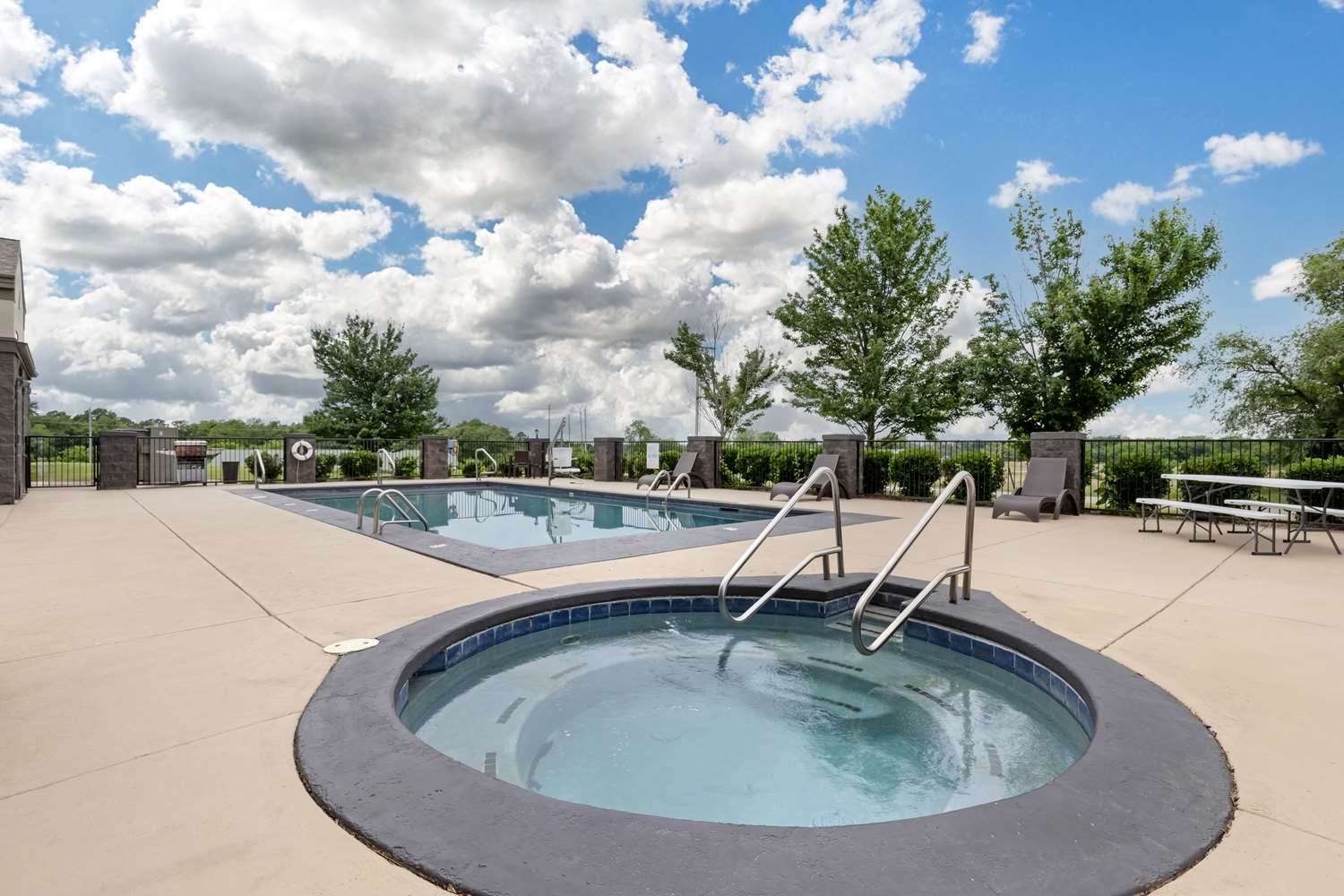 Best Western Locust Grove Inn & Suites 18/26