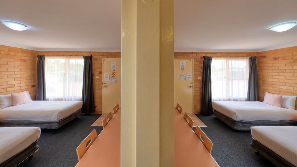 NORTH PARKES MOTEL 18/39