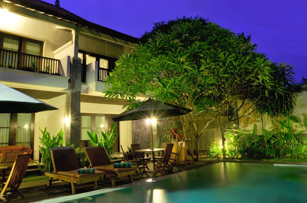 Aman Sari Villa 28/30