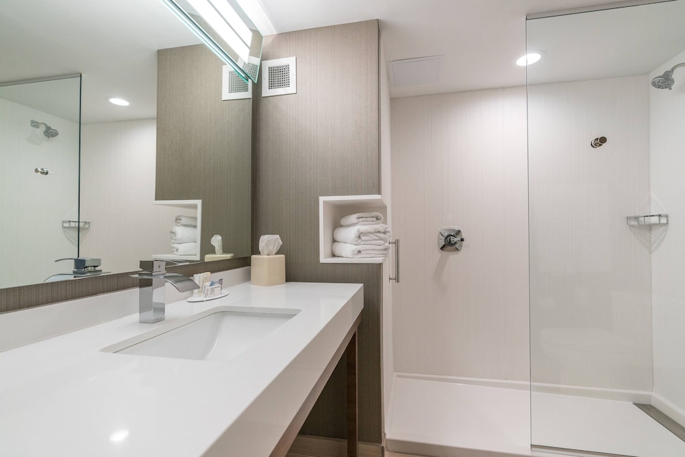 Courtyard By Marriott West Springfield 6/45