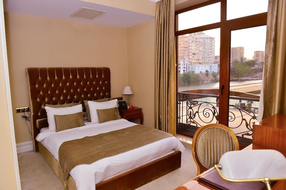 The Lake Palace Hotel Baku 11/50