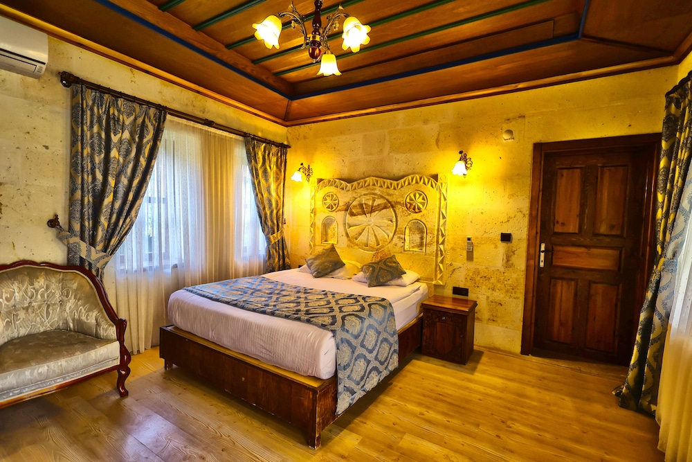 Empire Cave Hotel 13/50
