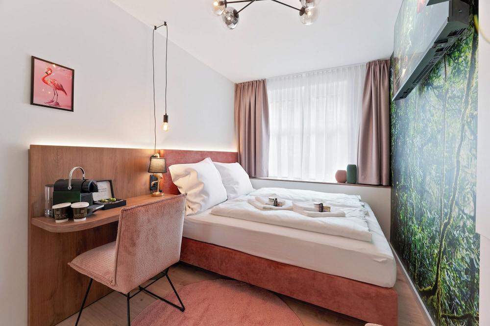 Superior, Double Bed, City View, Private Bathroom