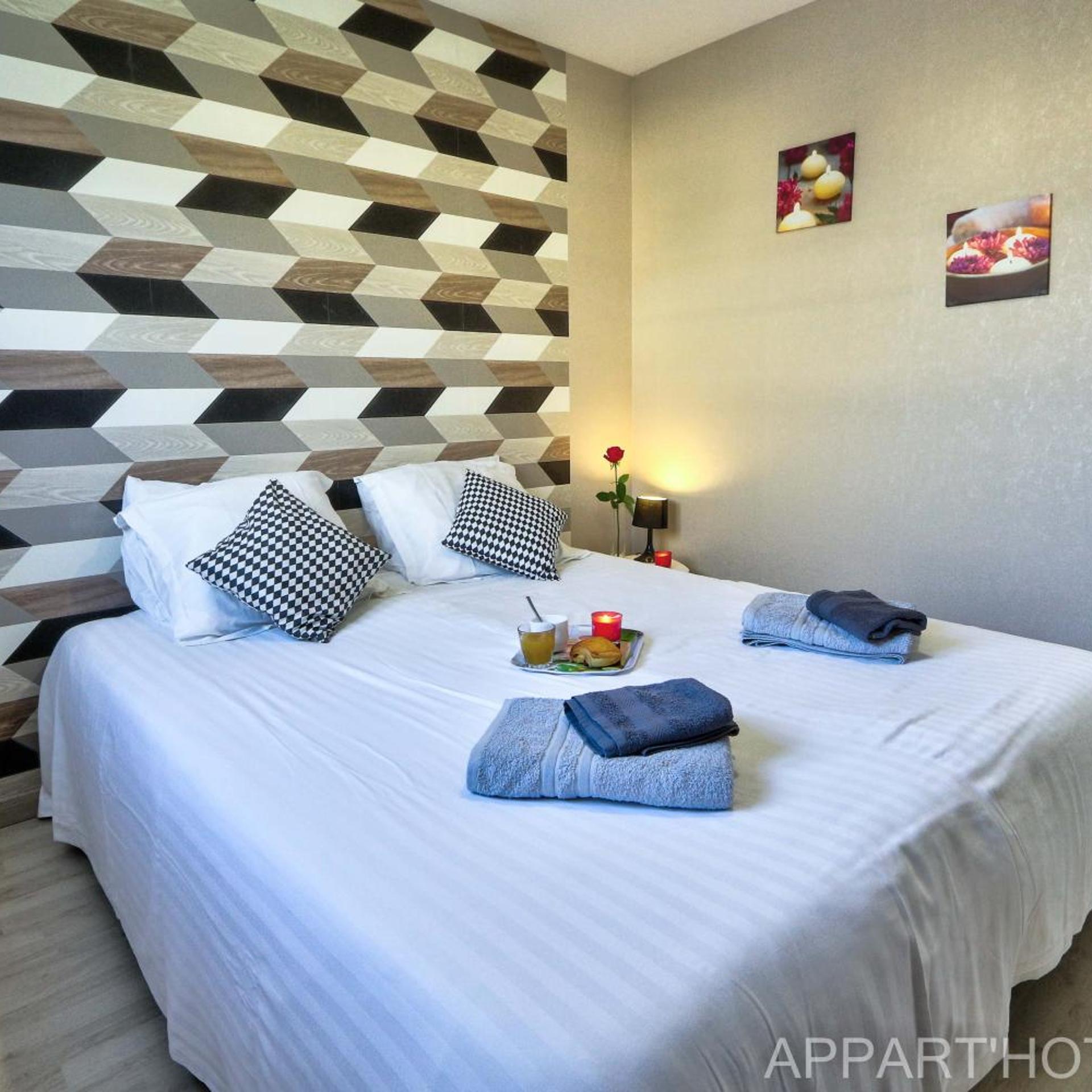 Appart hotel Cholet Carteron 1/50