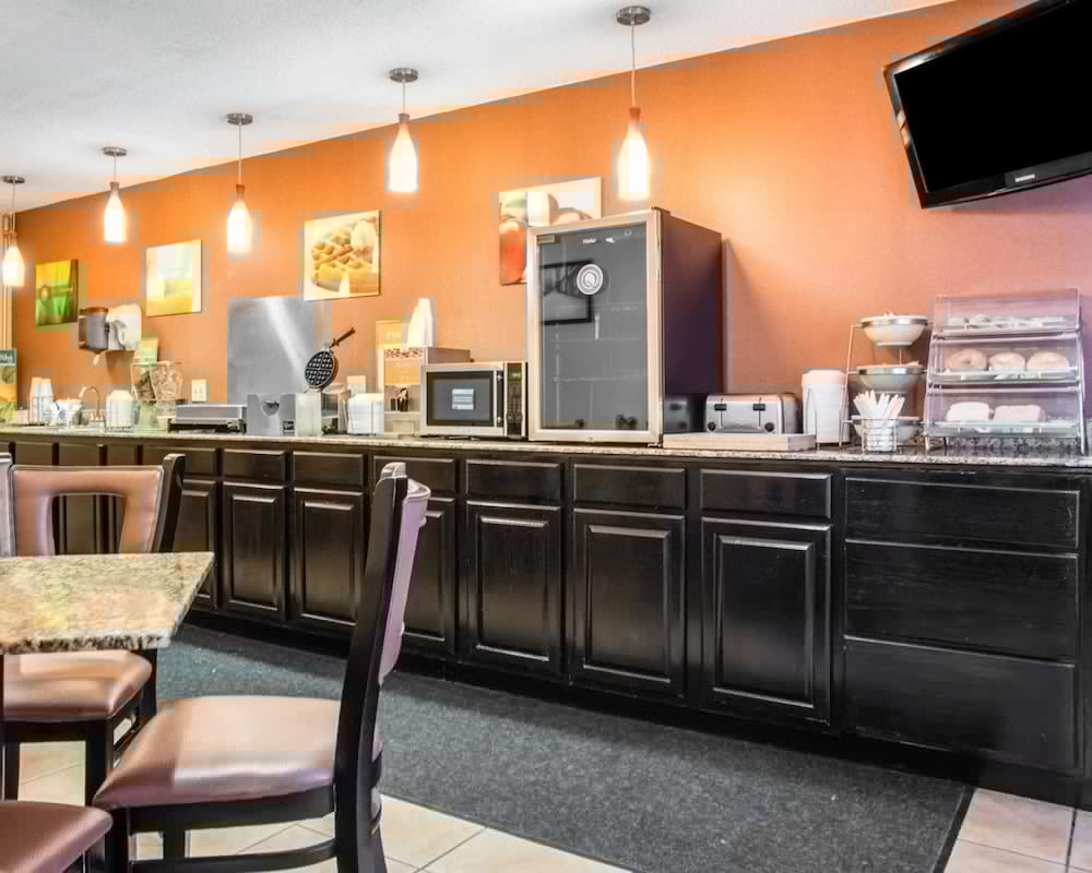 AmericInn by Wyndham Mosinee Central Wisconsin Airport 6/33