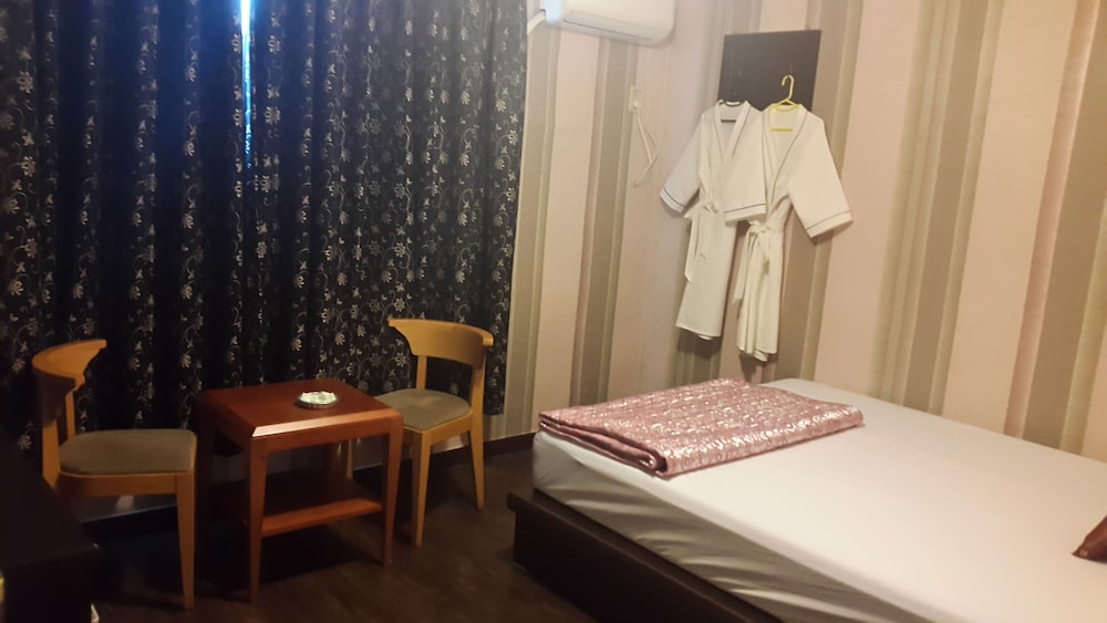 Saipan Motel 14/34