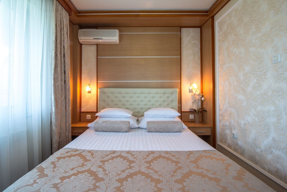 Cezar Hotel 7/27