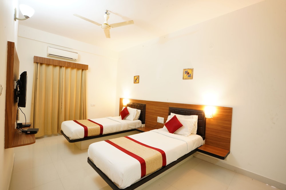 HOTEL GRAND BEE 19/50