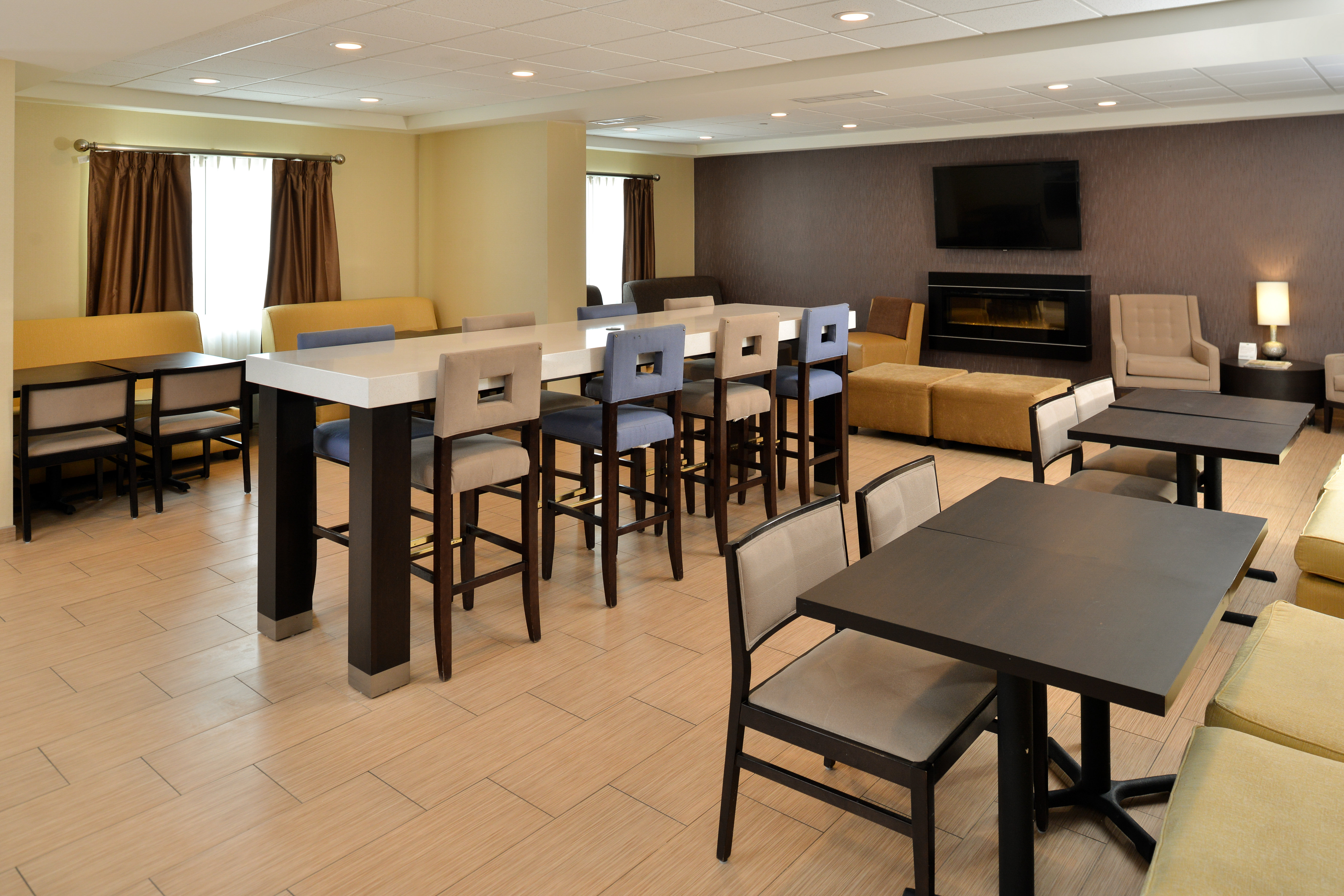 Holiday Inn Express and Suites Peekskill-Lower Hudson Valley 51/55