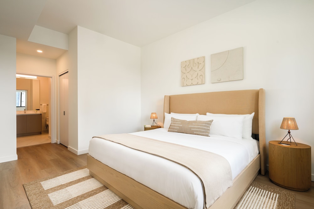 1 Bedroom, Executive, Suite, King Bed, 2 Sofa, Balcony