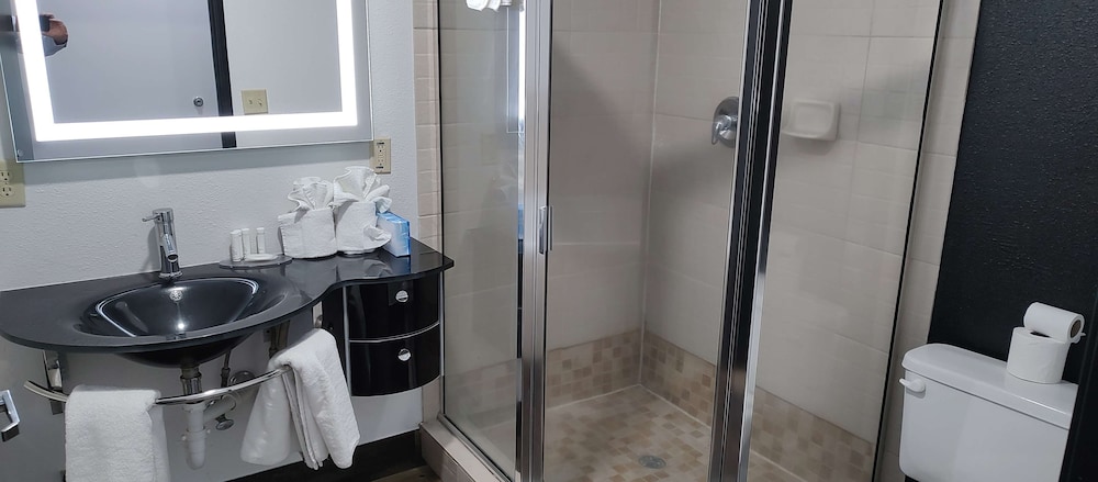 Sonesta Essential Savannah 48/50