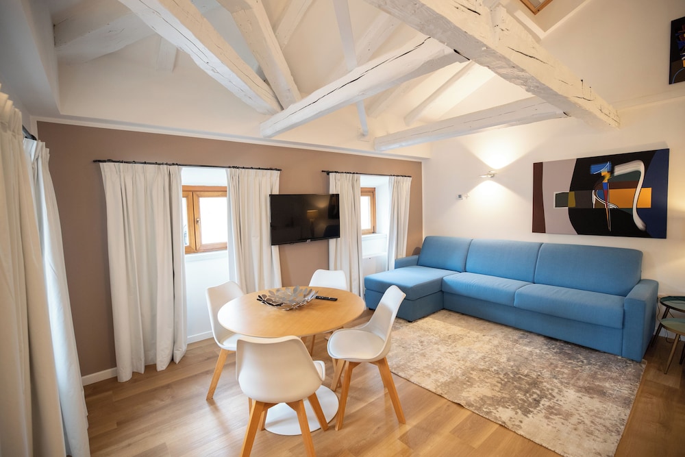 Hotel Duchi Vis A Vis 48/62