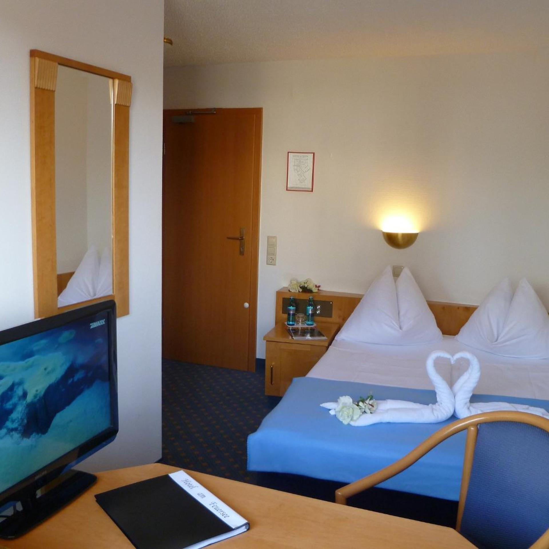Room, French Bed, Small