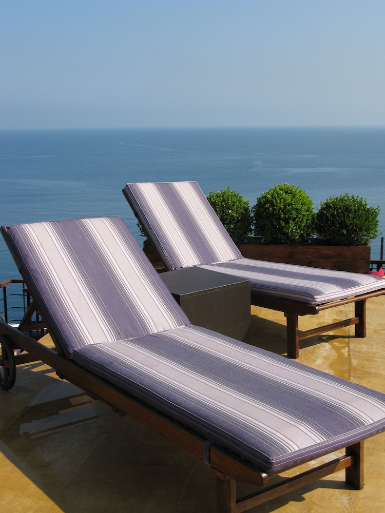 Warwick Palm Beach Hotel Beirut 25/50