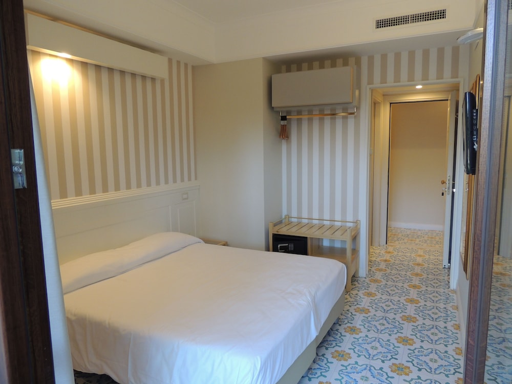 Hotel Zeus Pompei 23/50