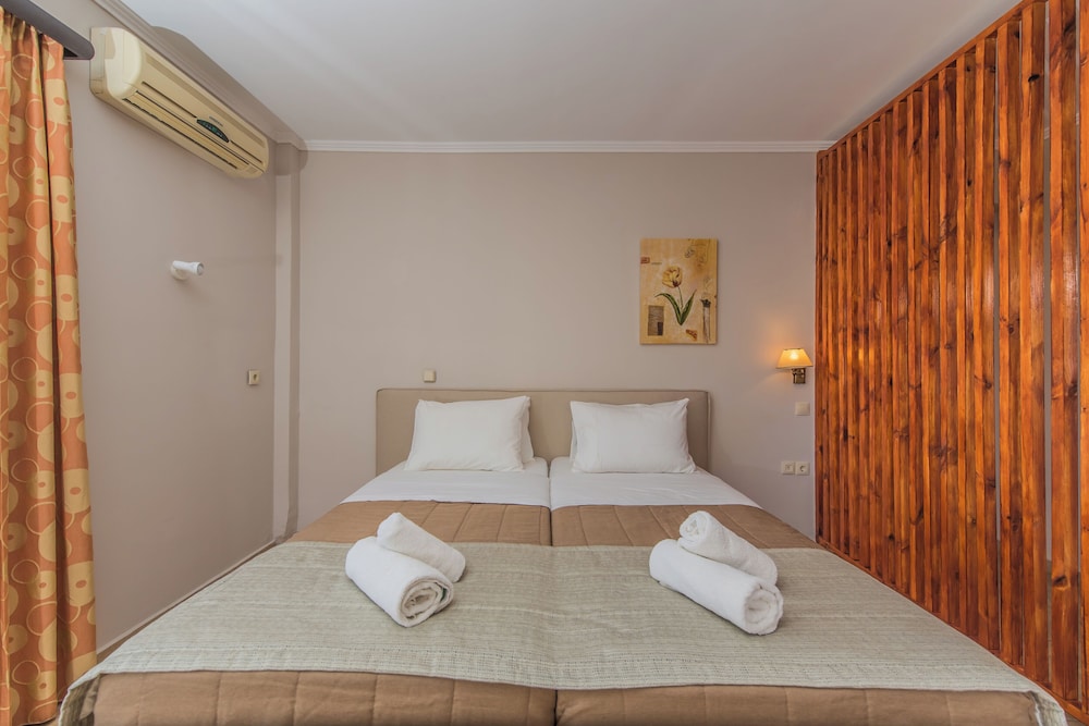 Porto Planos Beach Hotel 10/50