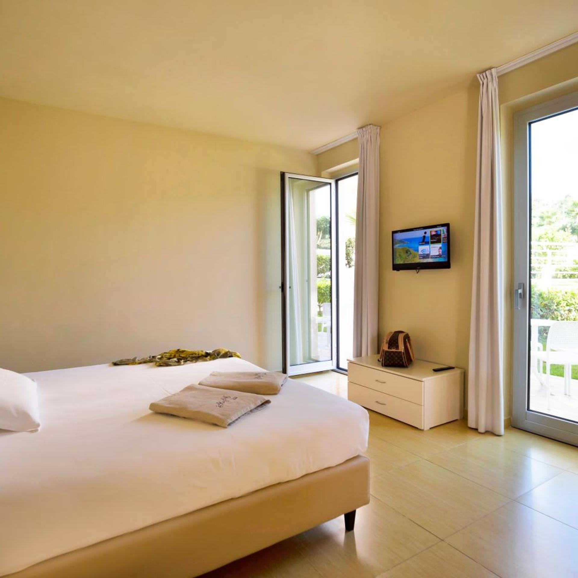 Room, Double Bed