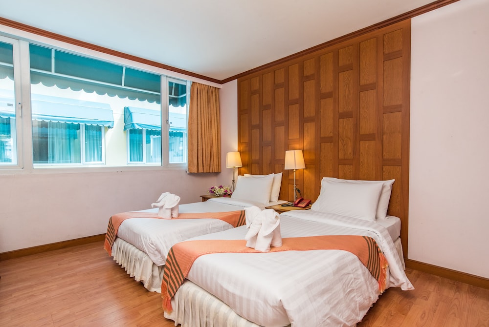 SUPERIOR TWIN ROOM