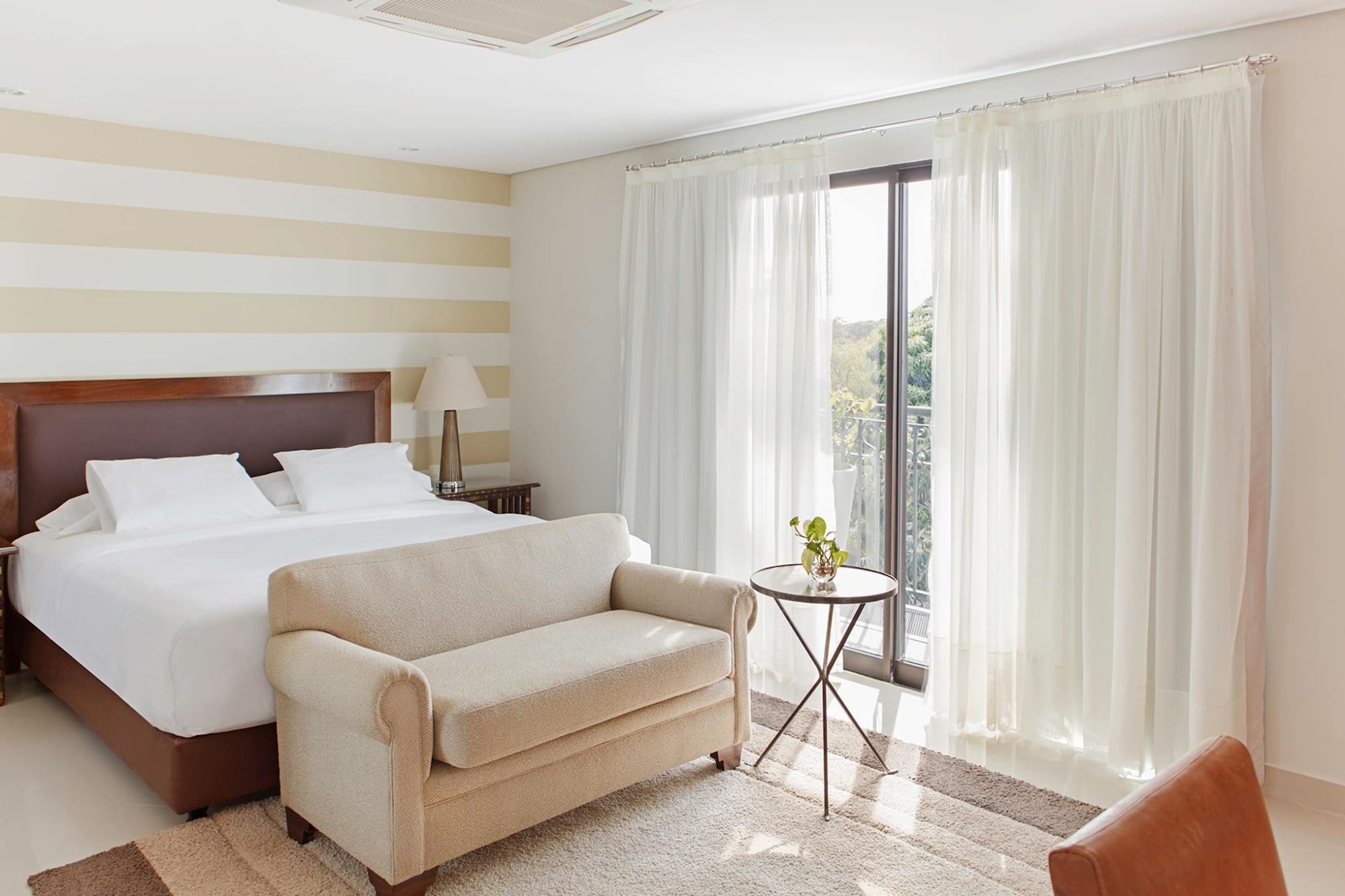 EXECUTIVE, KING BED, BALCONY