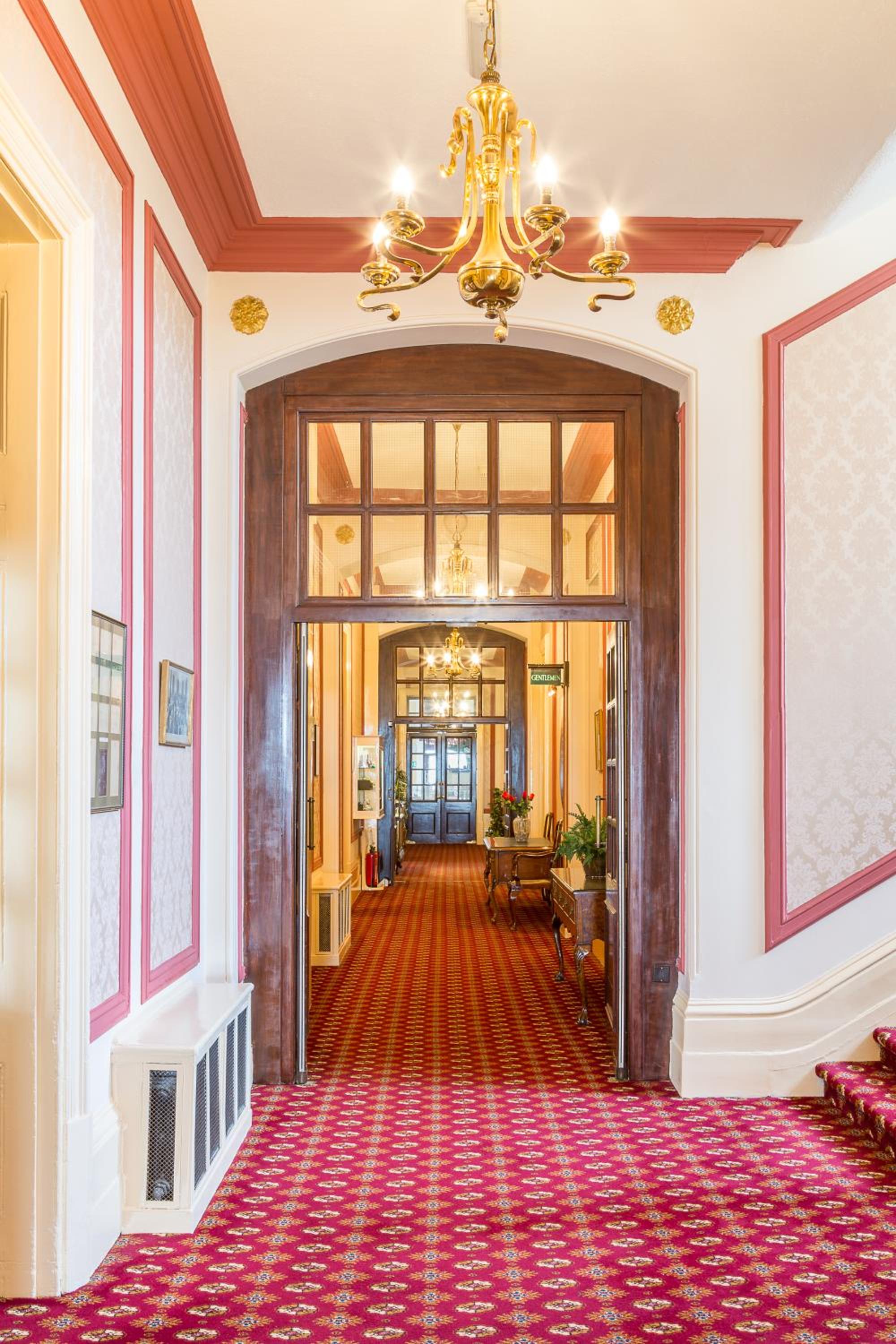 Queens Hotel 6/23