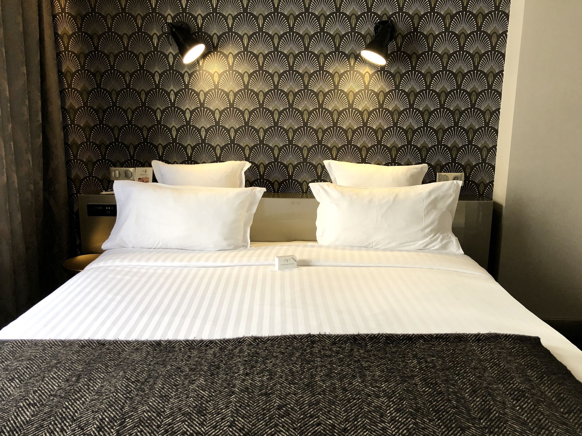 DELUXE, DOUBLE BED