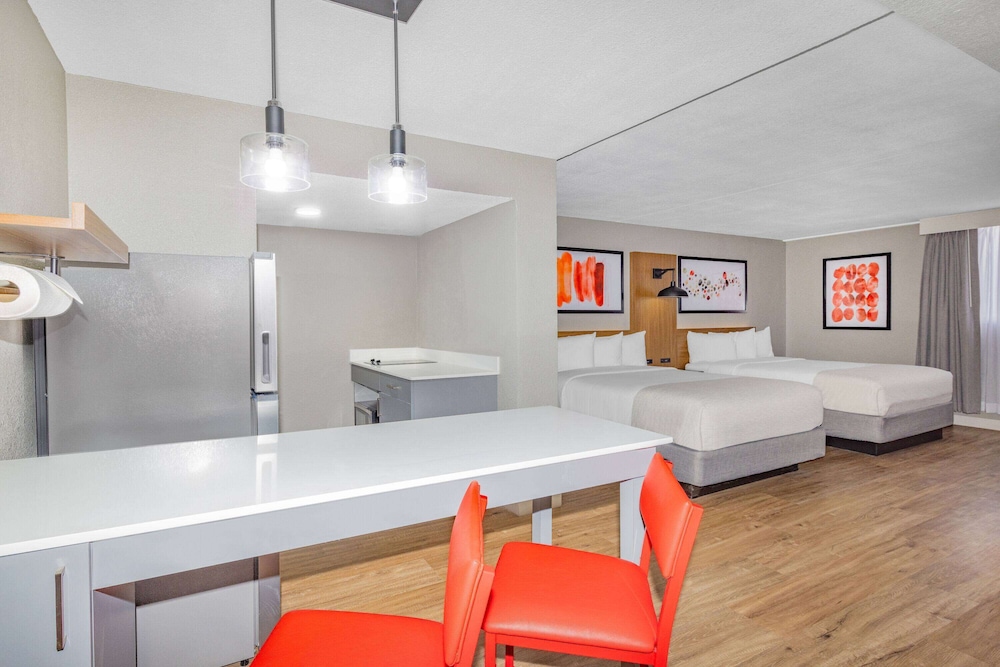 Hawthorn Suites by Wyndham Wichita Airport 17/44
