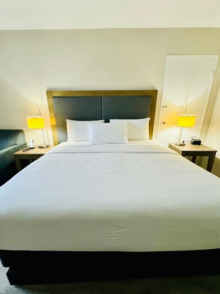 Silver Beach Hotel 12/50